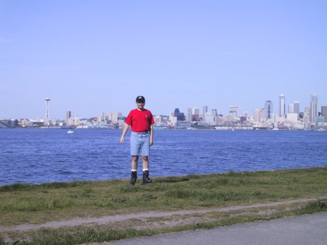 Roller-blading in a sunny afternoon at Alky Beach
(Click on the picture for the full-size version)