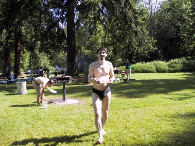 Alin Constantin's Photography - Picnic at Sammamish Lake, 05/26/2001
(Click on the picture for the full-size version)