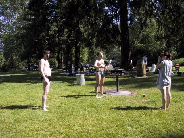 Alin Constantin's Photography - Picnic at Sammamish Lake, 05/26/2001
(Click on the picture for the full-size version)