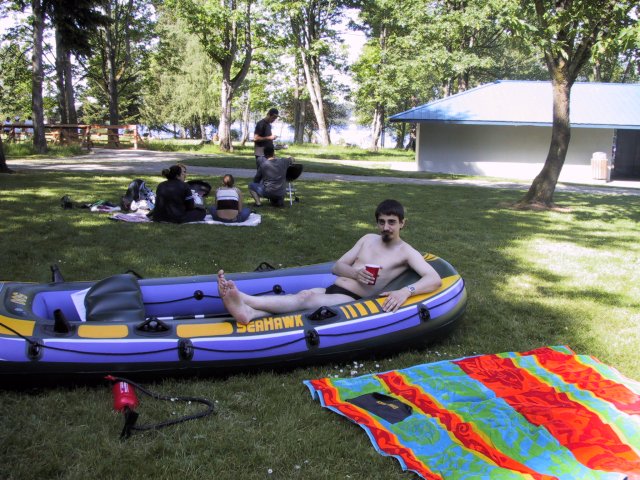 Picnic at Sammamish Lake, 05/26/2001
(Click on the picture for the full-size version)