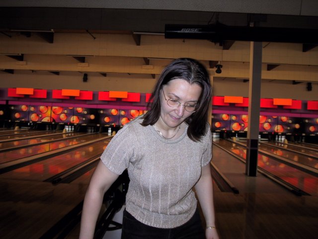 Alin Constantin's Photography - Thursday night's bowling session (05/28/2001)
(Click on the picture for the full-size version)