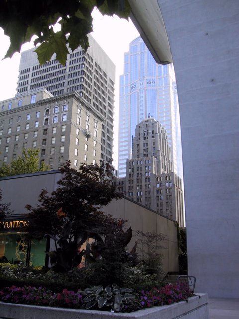 Walking in Seattle 09/15/2001
(Click on the picture for the full-size version)