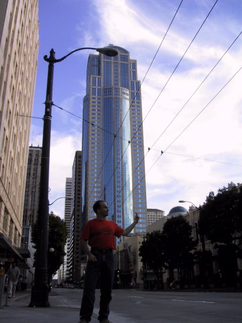 Alin Constantin's Photography - Walking in Seattle 09/15/2001
(Click on the picture for the full-size version)