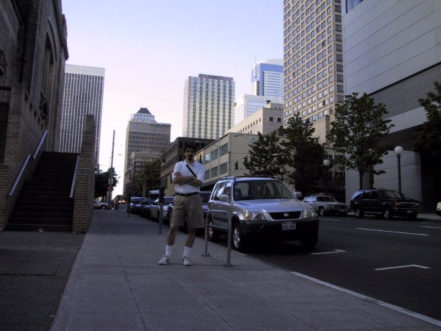 Alin Constantin's Photography - Walking in Seattle 09/15/2001
(Click on the picture for the full-size version)