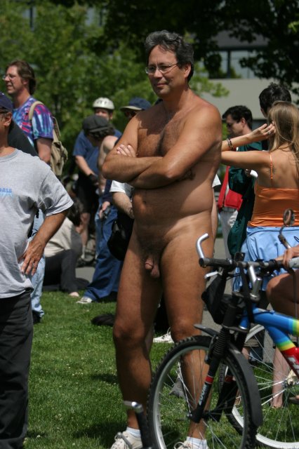 Alin Constantin's Photography - World Nude Bike Ride, Seattle 2004
(Click on the picture for the full-size version)