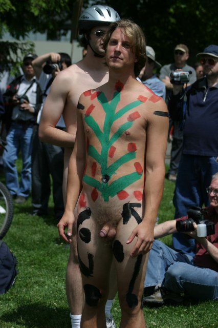 World Nude Bike Ride, Seattle 2004
(Click on the picture for the full-size version)