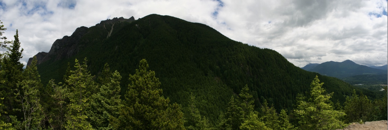 Mount Si, seen from Little Si [Pano2.jpg]