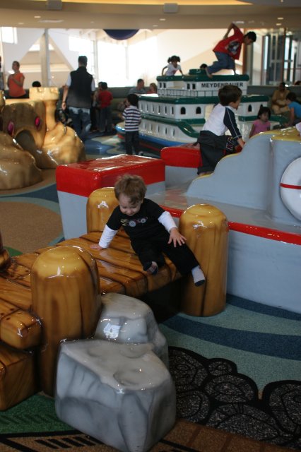 In Bellevue Square
(Click on the picture for the full-size version)