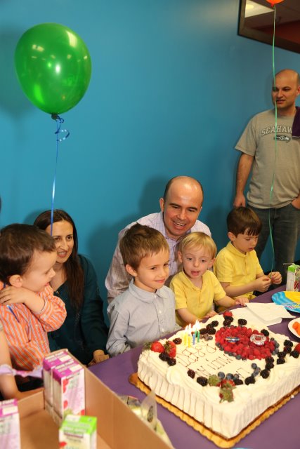 Robert Birthday, 03/31
(Click on the picture for the full-size version)