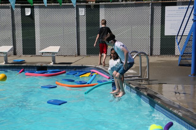 Pool party with the soccer team, 06/04
(Click on the picture for the full-size version)