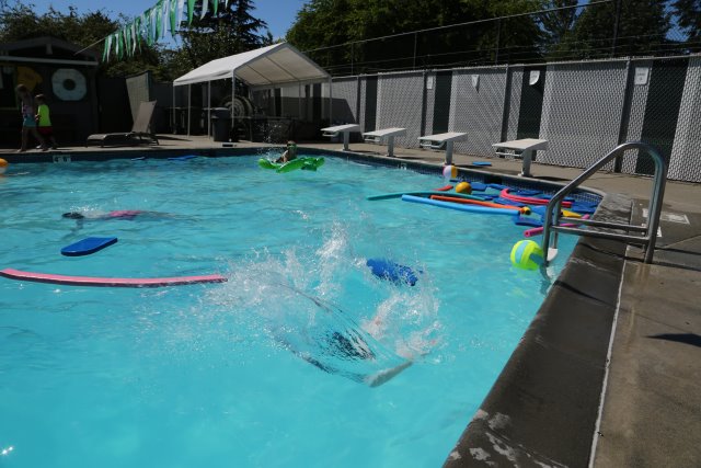 Pool party with the soccer team, 06/04
(Click on the picture for the full-size version)