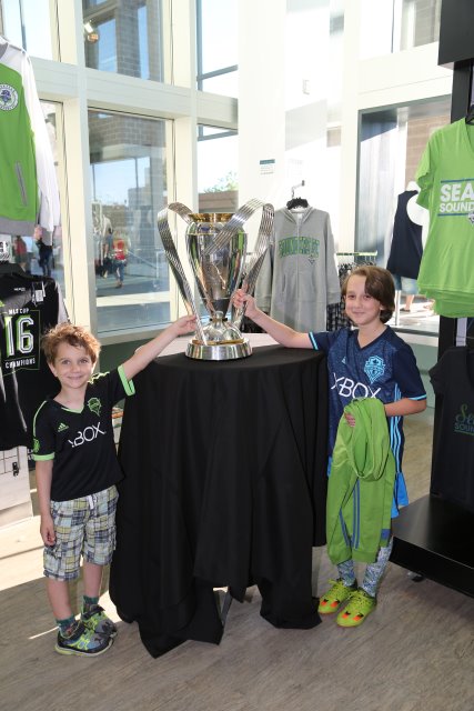 Alin Constantin's Photography - With Nicolas Lodeiro and Chad Marshall - With MLS cup
(Click on the picture for the full-size version)