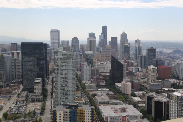 Andrei & Suzana in Seattle
(Click on the picture for the full-size version)