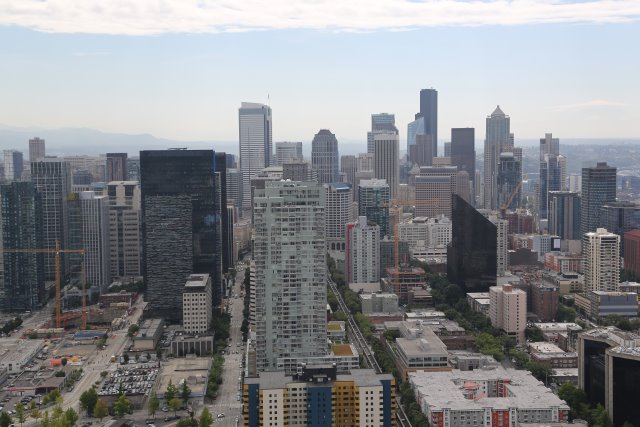 Andrei & Suzana in Seattle
(Click on the picture for the full-size version)