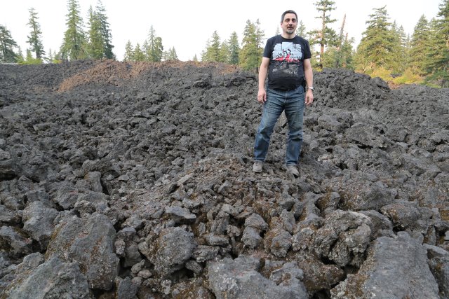 Oregon Lava beds
(Click on the picture for the full-size version)
