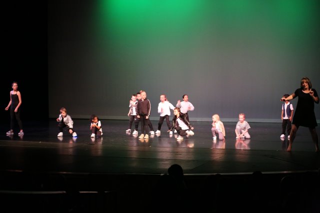 IDC Recital, Radu's HipHop, 6/9
(Click on the picture for the full-size version)